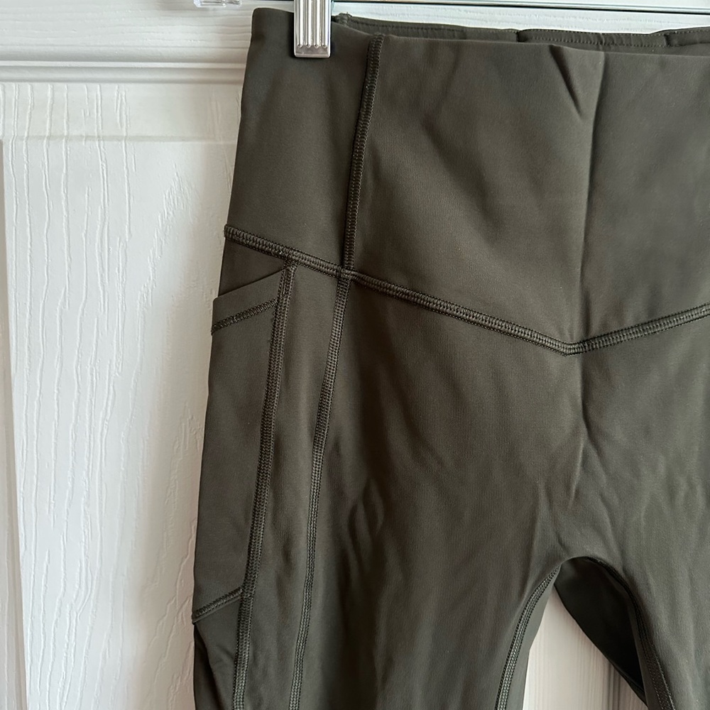 Lululemon oregano 25” leggings with pockets